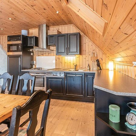 Awesome Home In Kvamsoy With Jacuzzi Sandvik  ภายนอก รูปภาพ