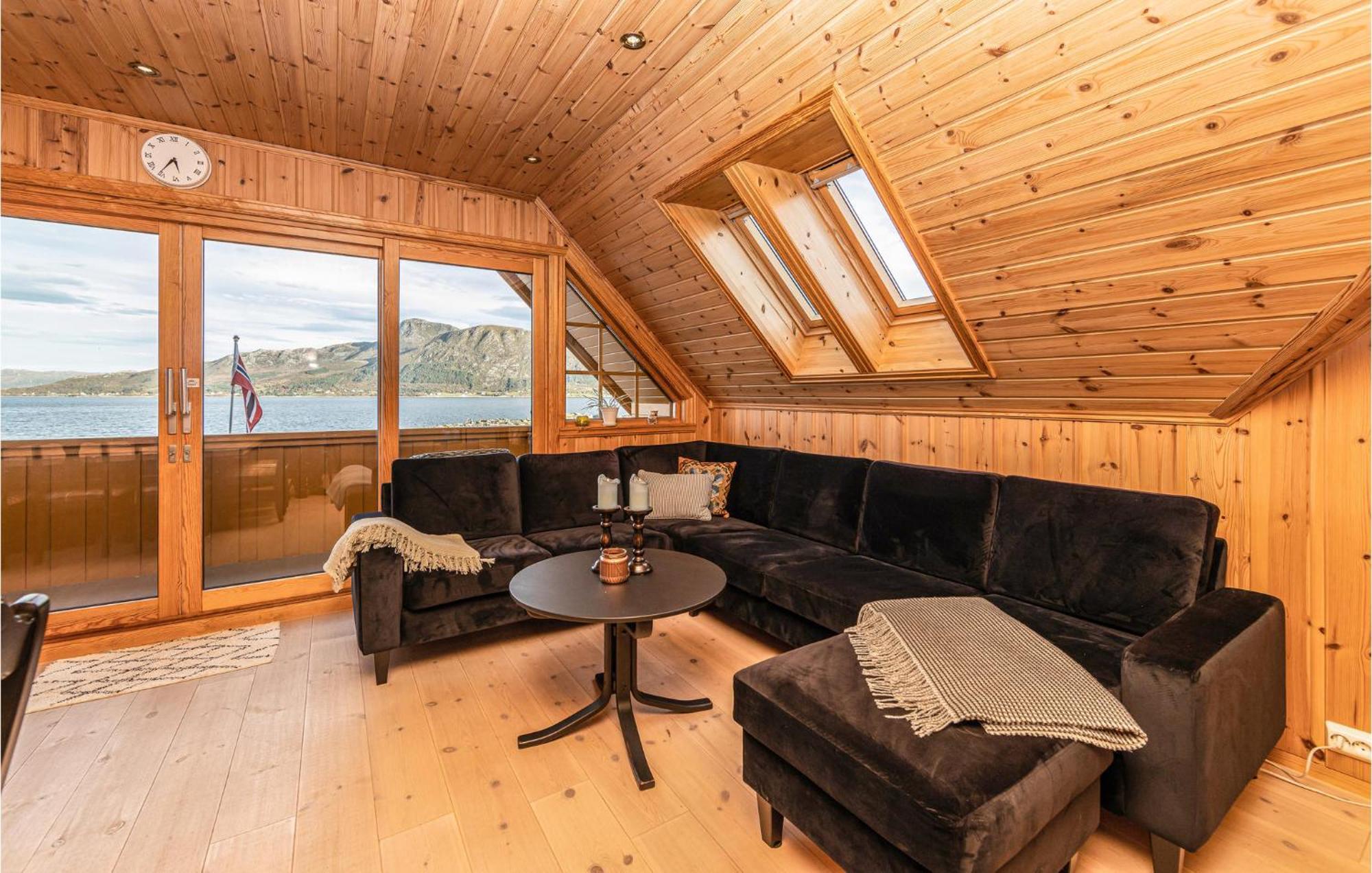 Awesome Home In Kvamsoy With Jacuzzi Sandvik  ภายนอก รูปภาพ