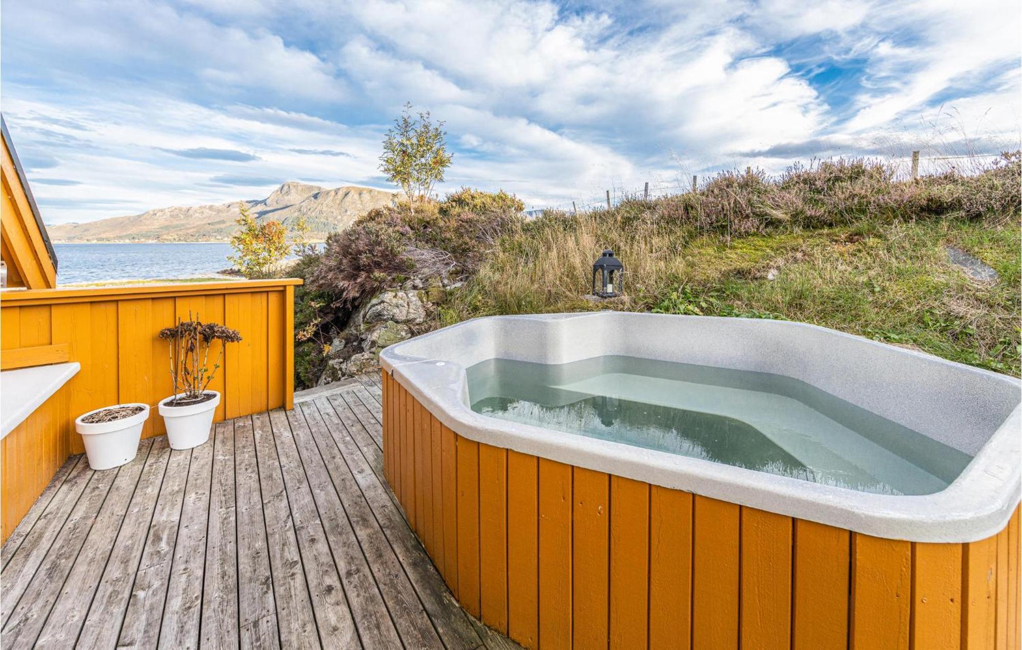 Awesome Home In Kvamsoy With Jacuzzi Sandvik  ภายนอก รูปภาพ