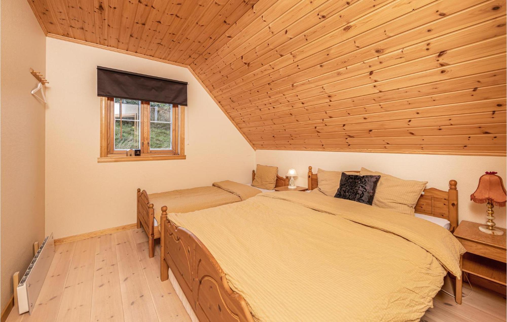 Awesome Home In Kvamsoy With Jacuzzi Sandvik  ภายนอก รูปภาพ