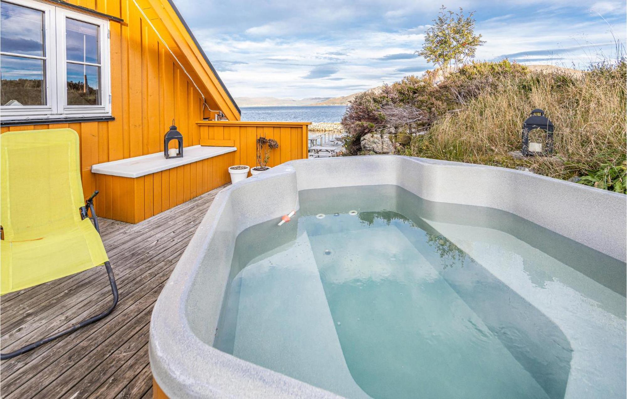 Awesome Home In Kvamsoy With Jacuzzi Sandvik  ภายนอก รูปภาพ