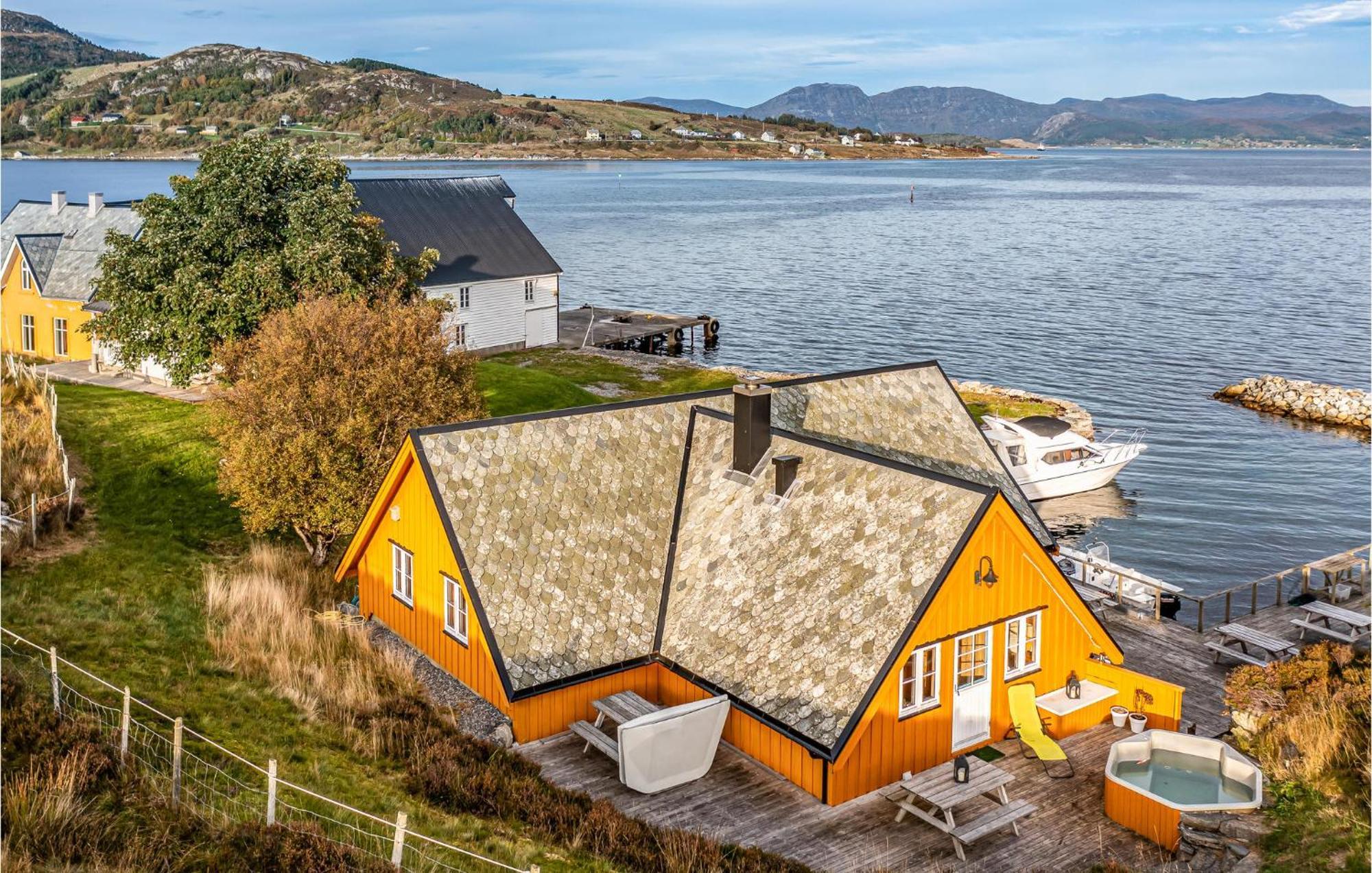 Awesome Home In Kvamsoy With Jacuzzi Sandvik  ภายนอก รูปภาพ